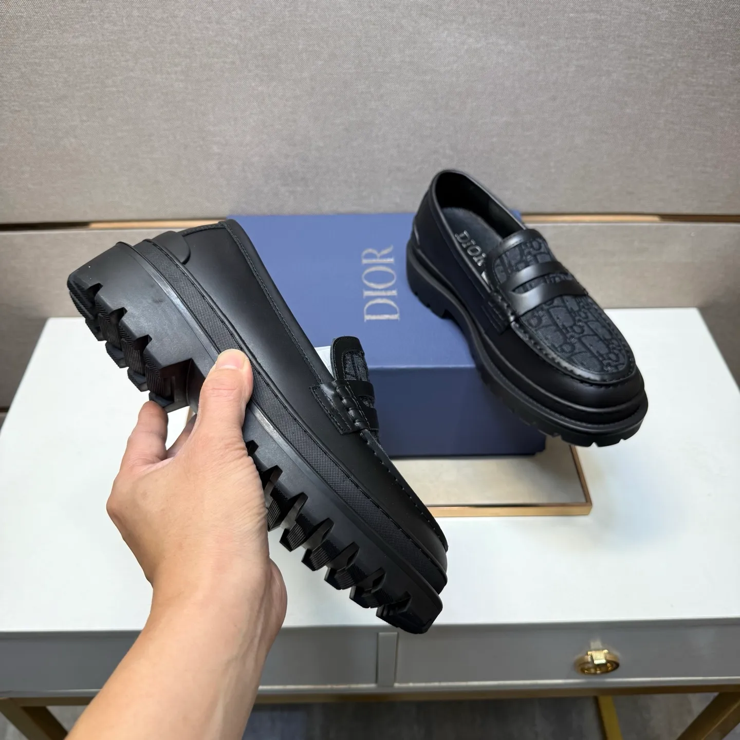⬛️Men's shoes 💰p442 [Dior~] Men's casual shoes 2025z cabinet sales simultaneously 🔶Size: 39-44 #️⃣ 🔷2 colors🔜The upper is made of multi-material splicing➕Genuine leather lining, comfortable and breathable, sole: original comfortable and wear-resistant outsole, ⚠️Real shot📱Photographed🎬The real thing is better📢📢📢